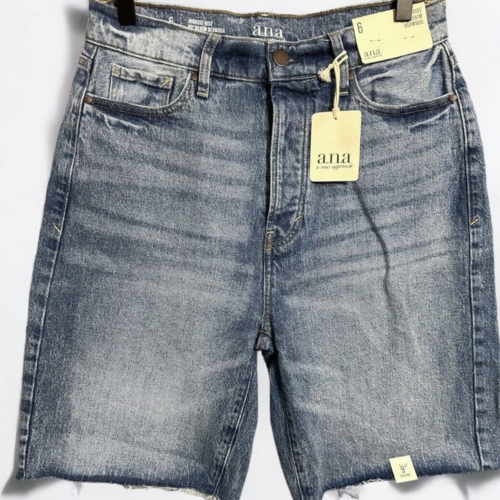 a.n.a. Women 6 Highest Rise Jean Shorts 90s Bermuda Denim Medium Wash 9" inseam